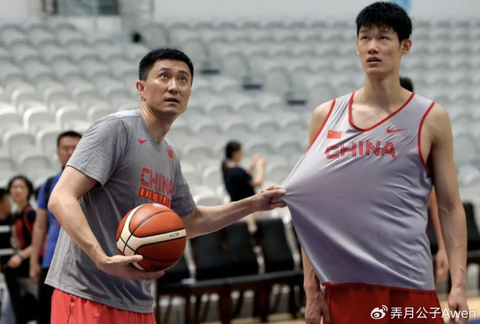 满冠体育-最靠谱的国手！刚打完世预赛就随队训练，球迷：比周琦沉稳多了|国家队|胡金秋|大秋|中国男篮|王哲林_新浪体育_新浪新闻